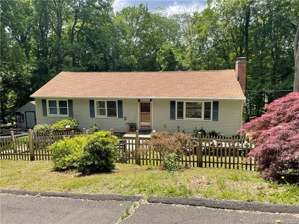 17 Patricia Lane, Newtown, CT 06470