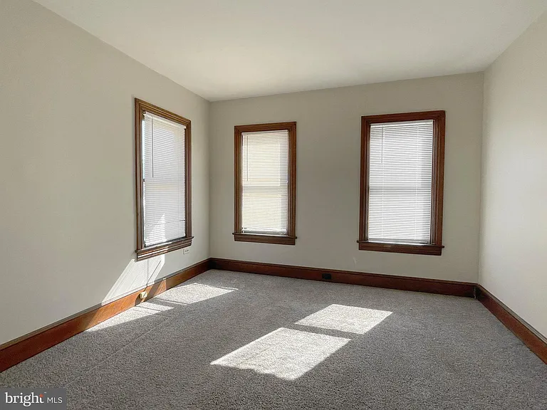 418 S Market St — Photo 11