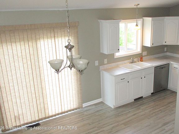 4th image of 461 Coventry Ln
