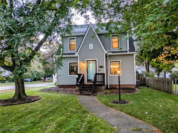 4053 W 217th St, Fairview Park, OH 44126
