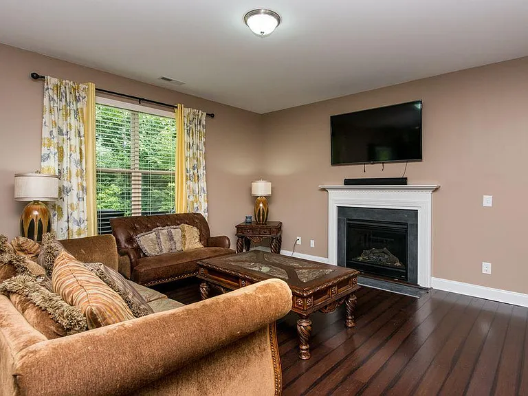 3237 Sunbright Ln — Photo 7