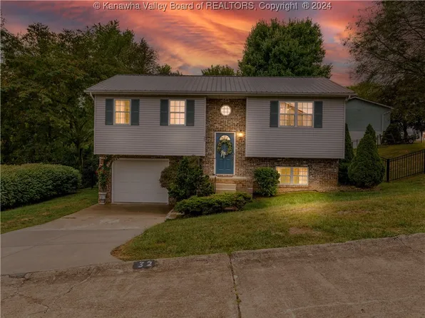 32 Lafayette Cir, Hurricane, WV 25526