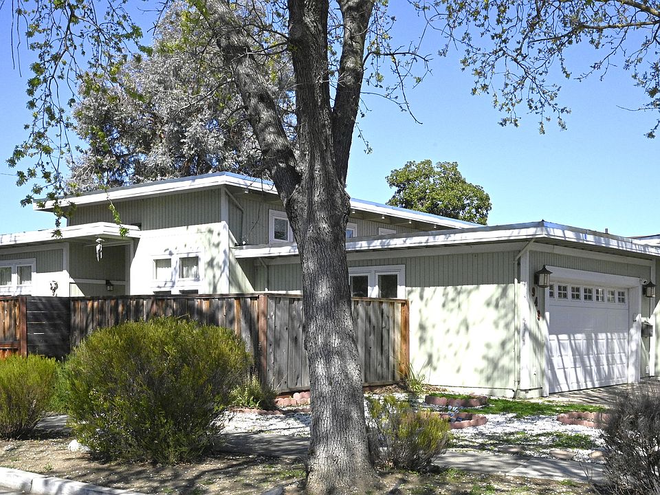 1st image of 949 Brookgrove Ln