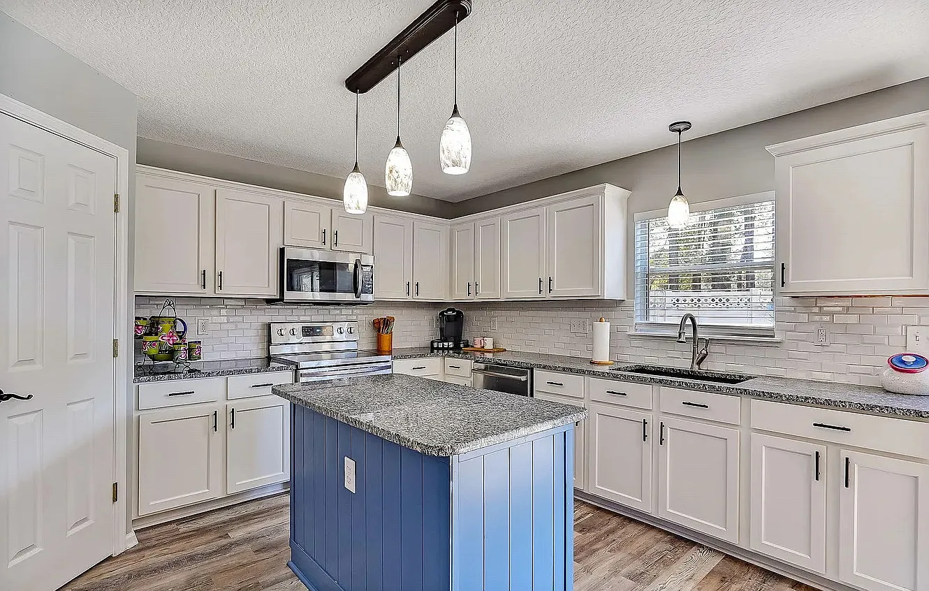 5 bed, 2249 sqft, $3,200 — Photo 3