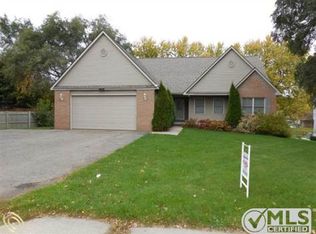 2764 Elizabeth Lake Rd, Waterford, MI 48328