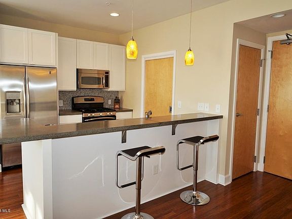 4th image of 845 N High St #314