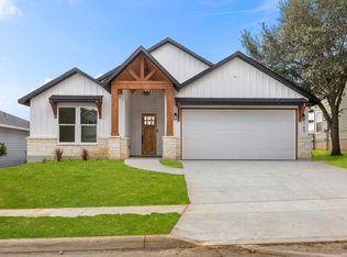 165 Whitewing Way, Floresville, TX 78114