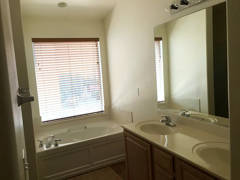 573 S Santa Fe Trl — Photo 9
