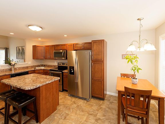 3rd image of 11B Pointe West Dr