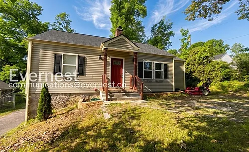 306 Red Oak Dr Photo 1