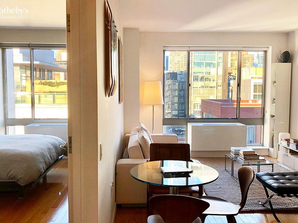 1st image of 555 W 23rd St Penthouse K