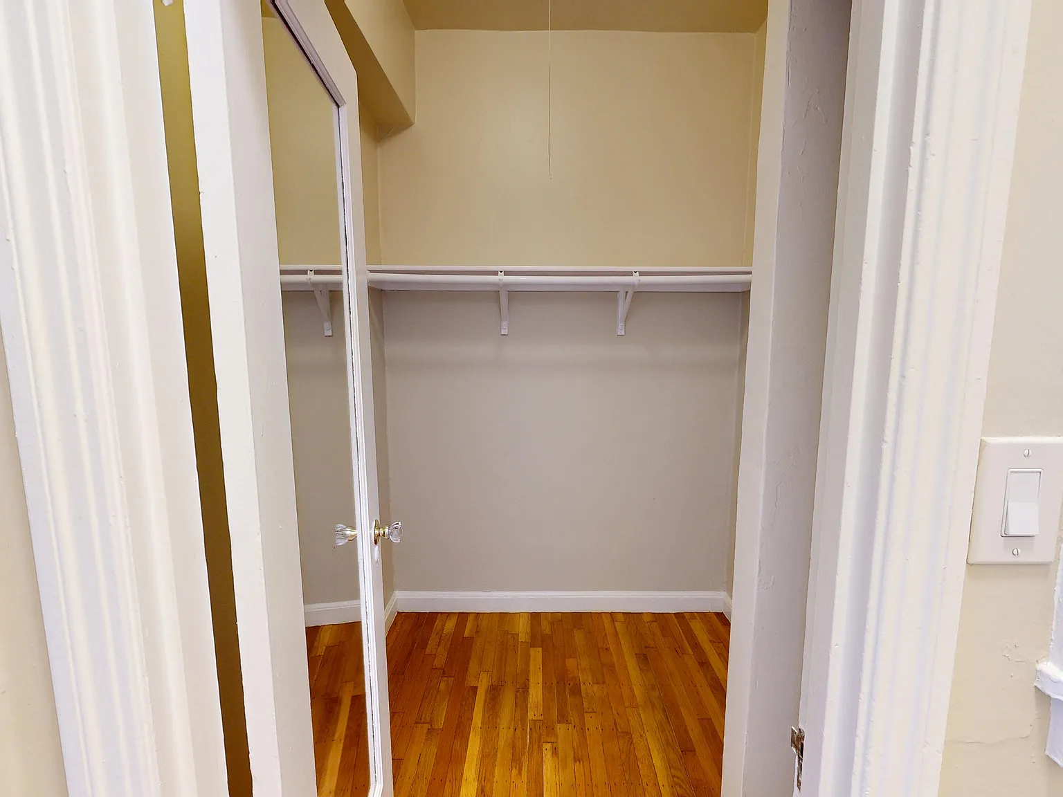 1520 Gough Street — Photo 2