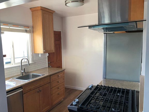 2nd image of 1111 Pico Blvd