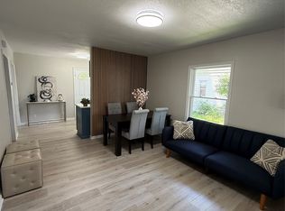 1204 Clinton Ave, Des Moines, IA 50313