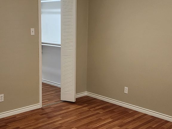 Bedroom with walking closet