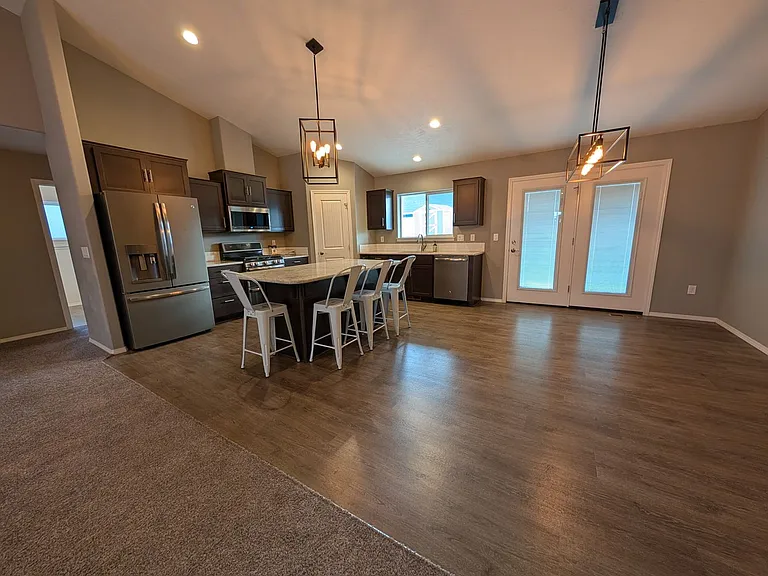 1724 Pioneer Dr — Photo 16