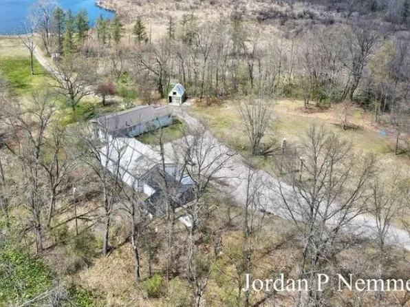 12375 Overlook Dr NE, Greenville, MI 48838