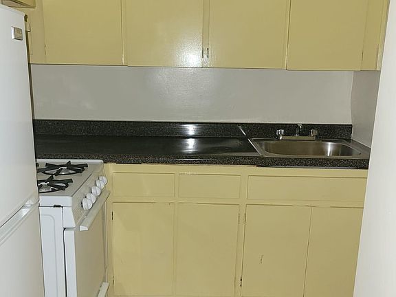 4th image of 7840 164th St APT 1K