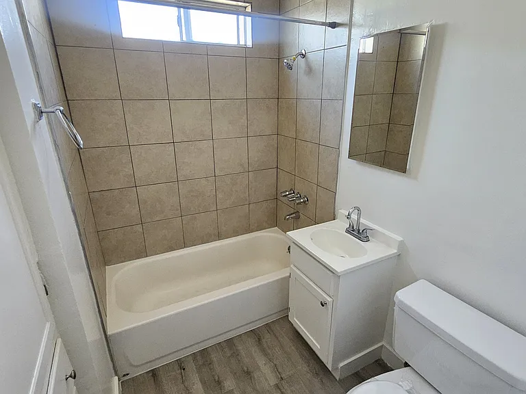1112 E Fairview Blvd #1112 — Photo 7