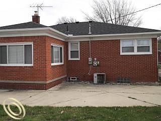 3rd image of 20325 Sunnyside St