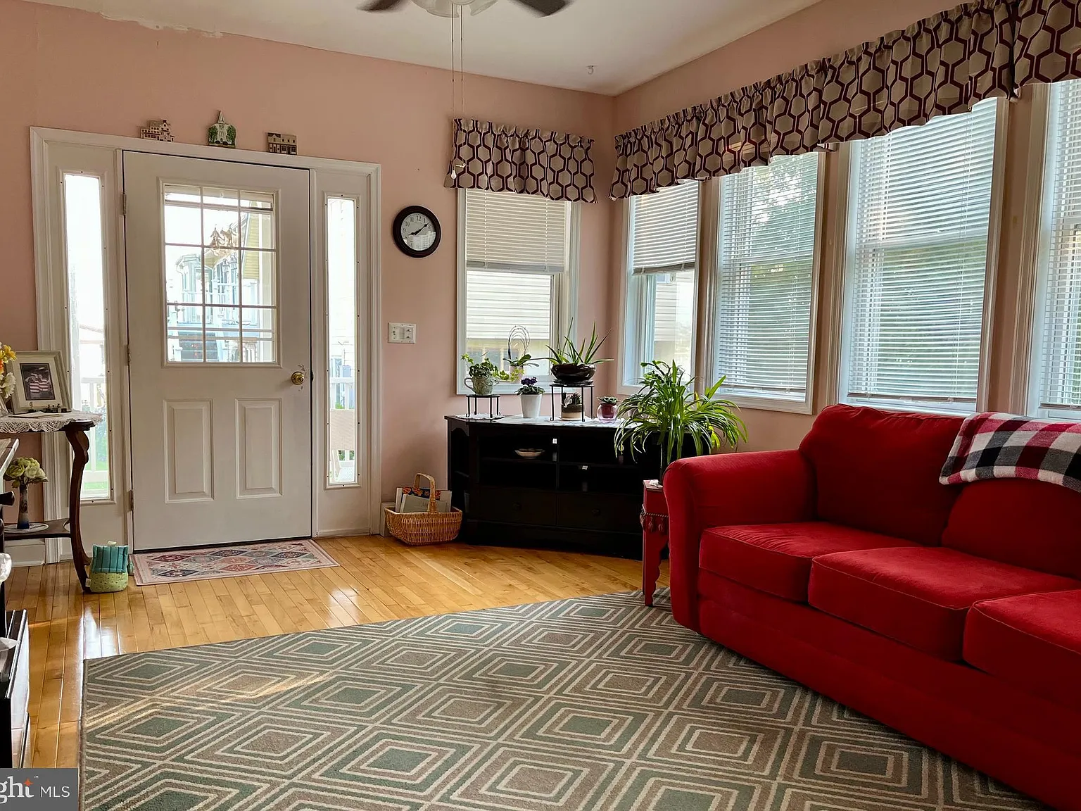 2 bed, 980 sqft, $1,800 — Photo 4