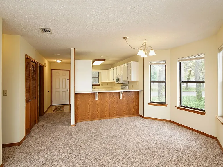 561 Bayshore Dr — Photo 15
