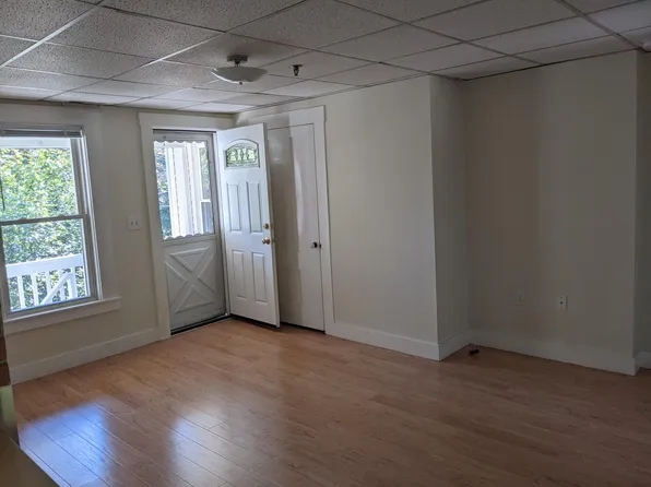 8 Maple Ave #D, Hudson, NH 03051