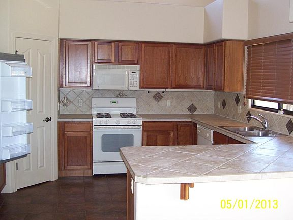 5th image of 885 Leonard Wood St