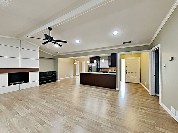 4th image of 2725 Forest Grove Dr