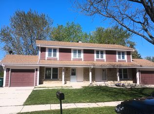 6875 S Juniper Dr, Oak Creek, WI 53154
