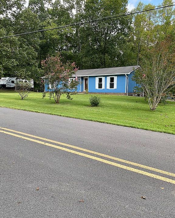  Ranch style home on 1+ acre
