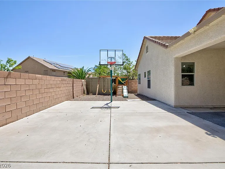 2598 Highland Cliff Dr — Photo 7