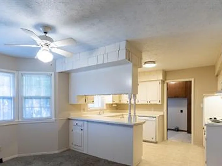 3123 S Glenhaven Ave — Photo 5