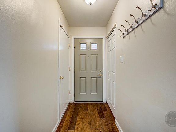 2nd image of 1520 Johnstown Ct