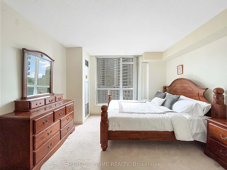 24 Wellesley St W #1113 — Photo 5