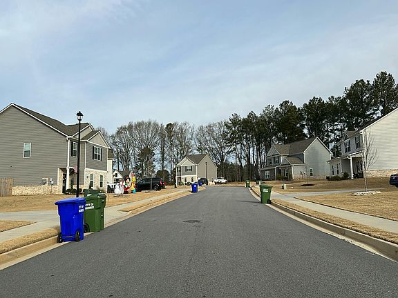 4th image of 558 Meadows Farm Dr