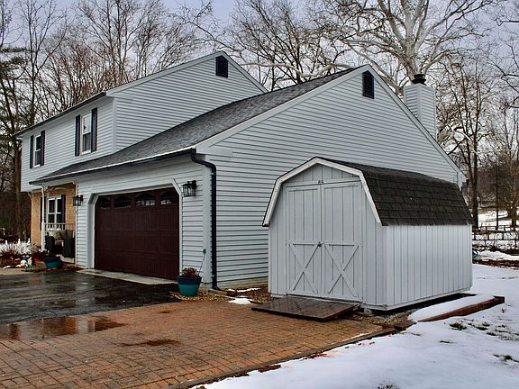 3rd image of 552 Kelley Ln
