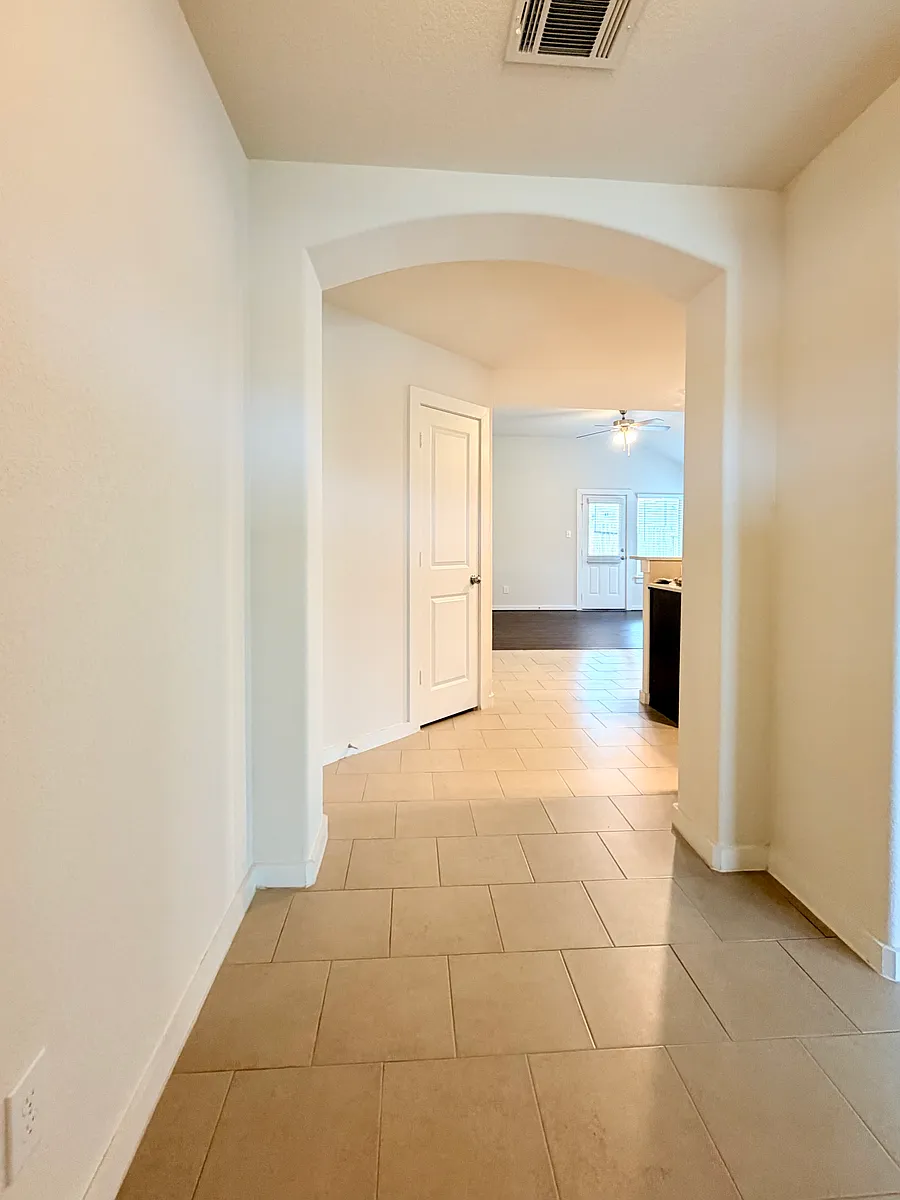 Building Photo - 6807 Bardsdale Ct