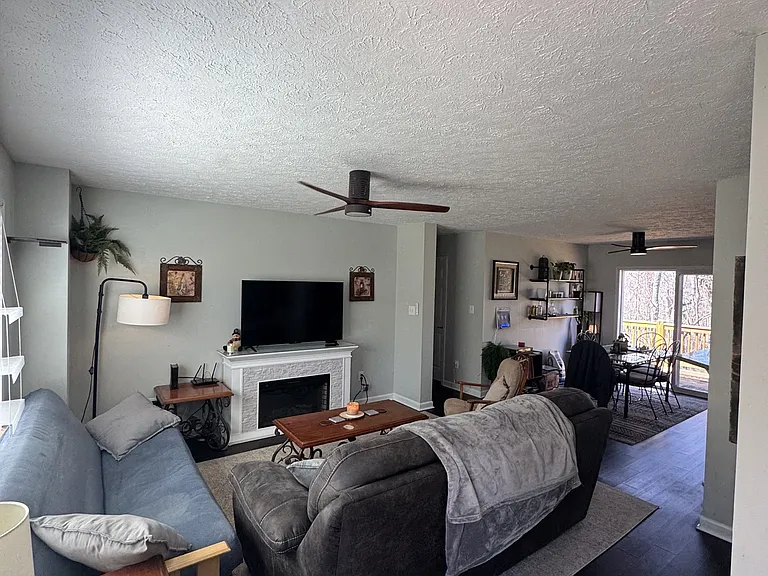 596 White Laurel Ln — Photo 3