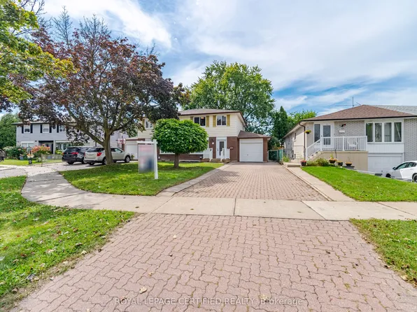 3390 Frobex Ct, Mississauga, ON L5C 2B5