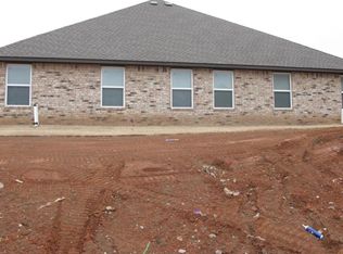 11713 Surrey Hills Blvd, Yukon, OK 73099