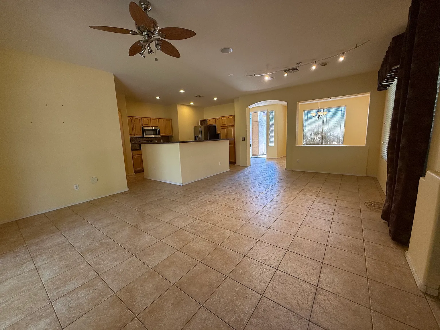 3 bed, 1757 sqft, $2,350 — Photo 3