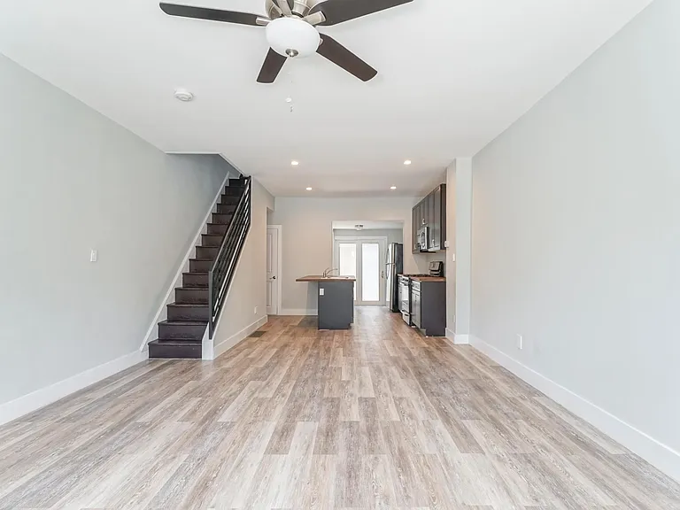 2733 Oakford St — Photo 7