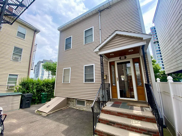44 Warren St — Photo 18