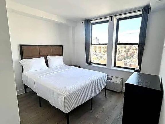 3rd image of 45 W 81st St #15R