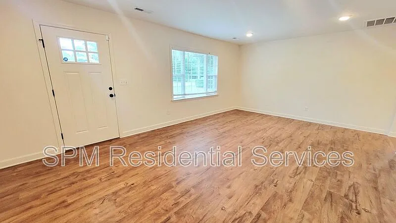 3 bed, 3.0 bath, 1066 sqft, $2,395 — Photo 3
