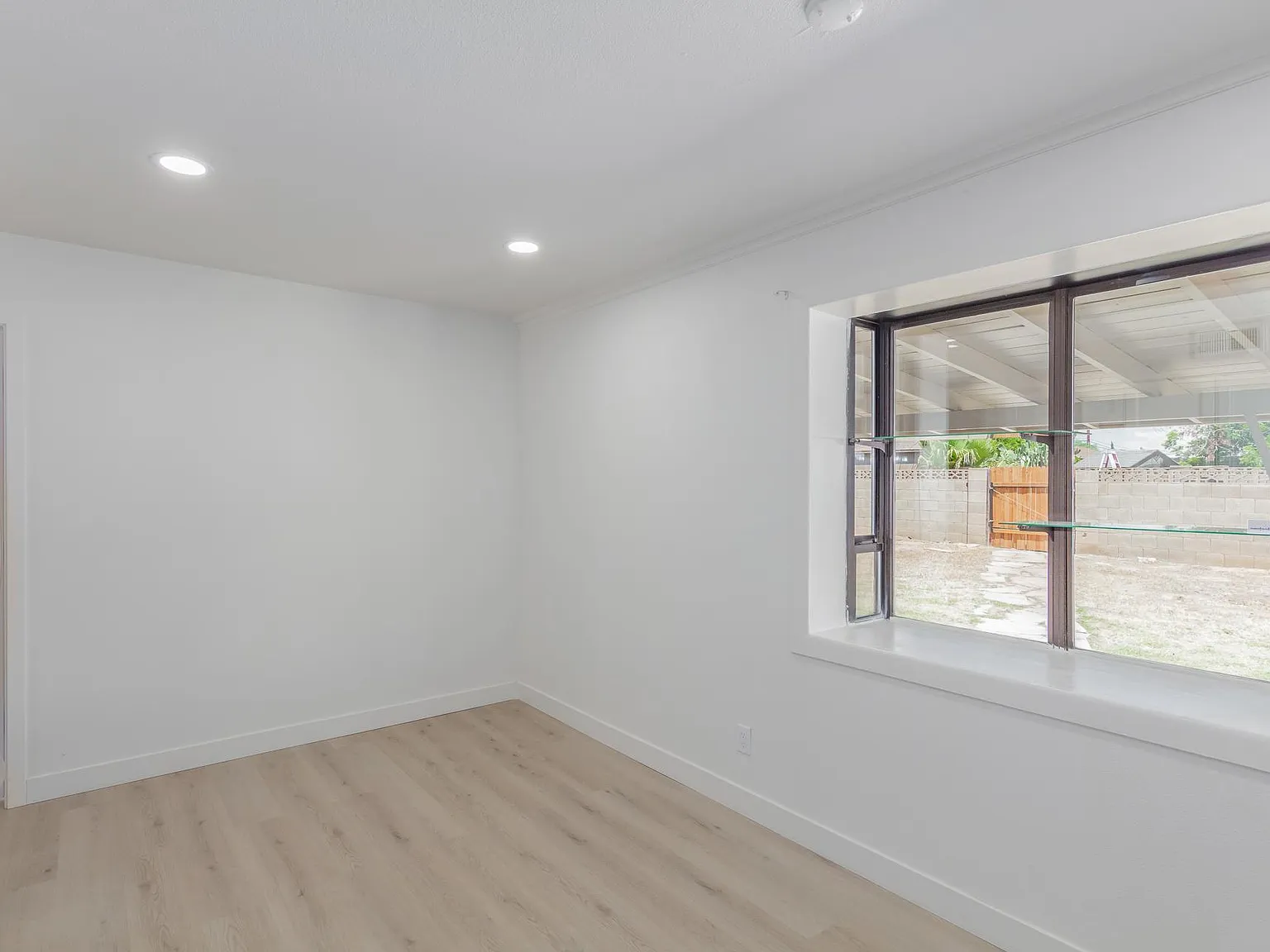 3638 W Medlock Dr — Photo 3