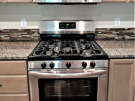5th image of 5916 NE 38th Ct
