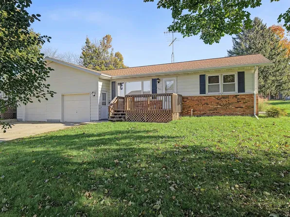 106 25th Ave #B, Monroe, WI 53566