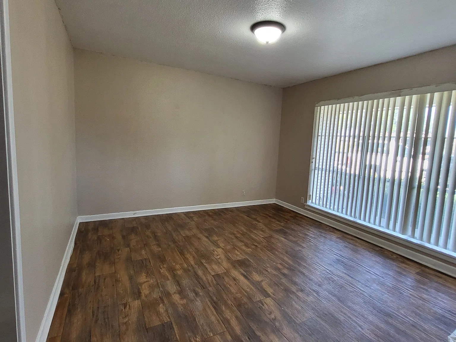 921 Mimosa Dr — Photo 3
